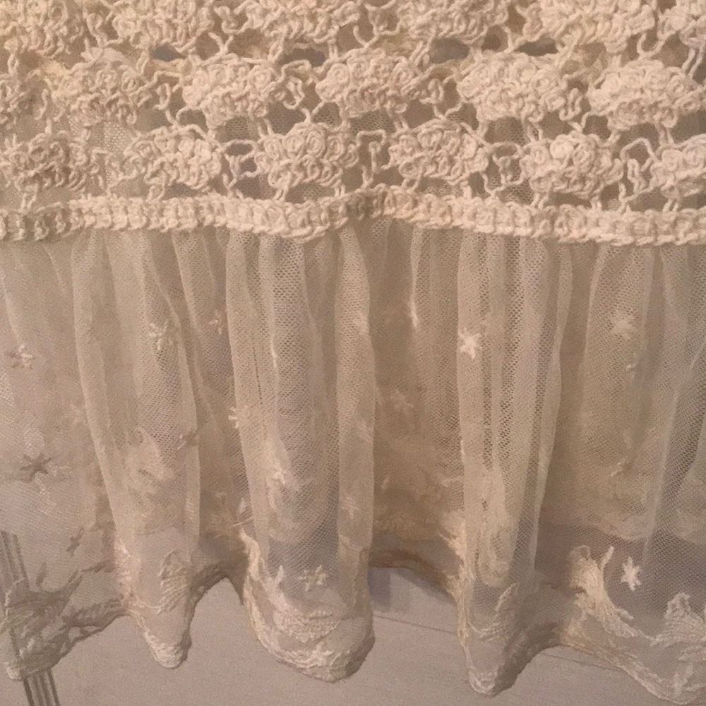 Crochet and Lace Crop Top - Picture 2 of 3